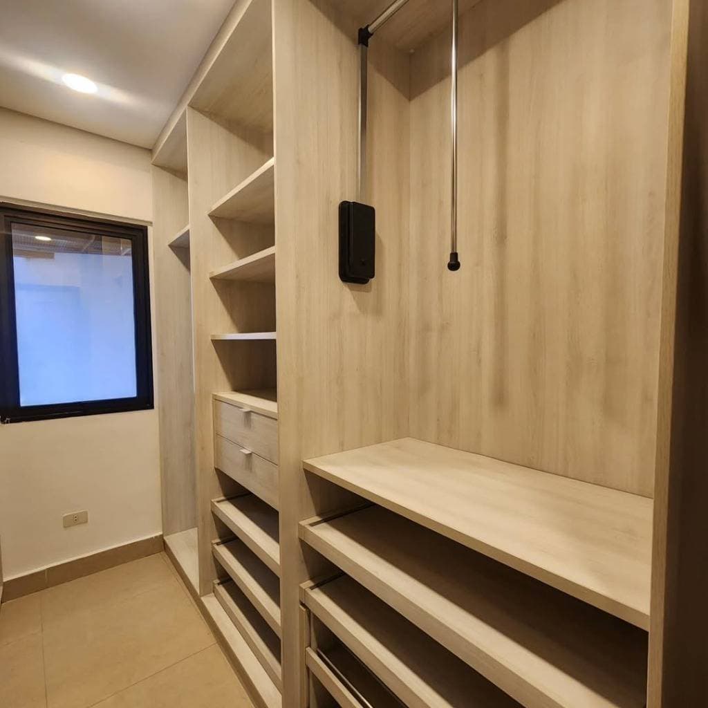 En Venta Hermosa Residencia de 4 dormitorios, Barrio Virgen del Huerto, foto 3