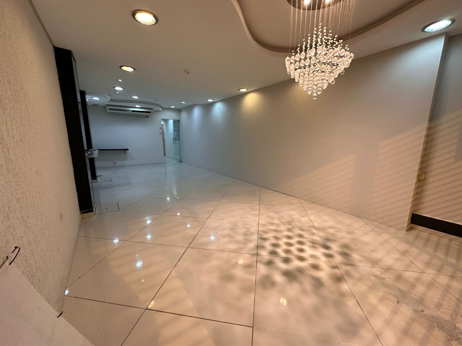 Salon comercial en lambare — foto 3