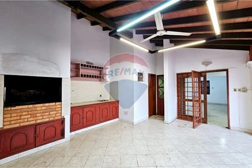Casa en Esquina a 50 metros de Mariscal López En Fernando, foto 3