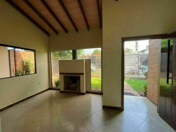 Hermosa casa en lambare a 3 cuadras del supermercado pueblo, foto 2