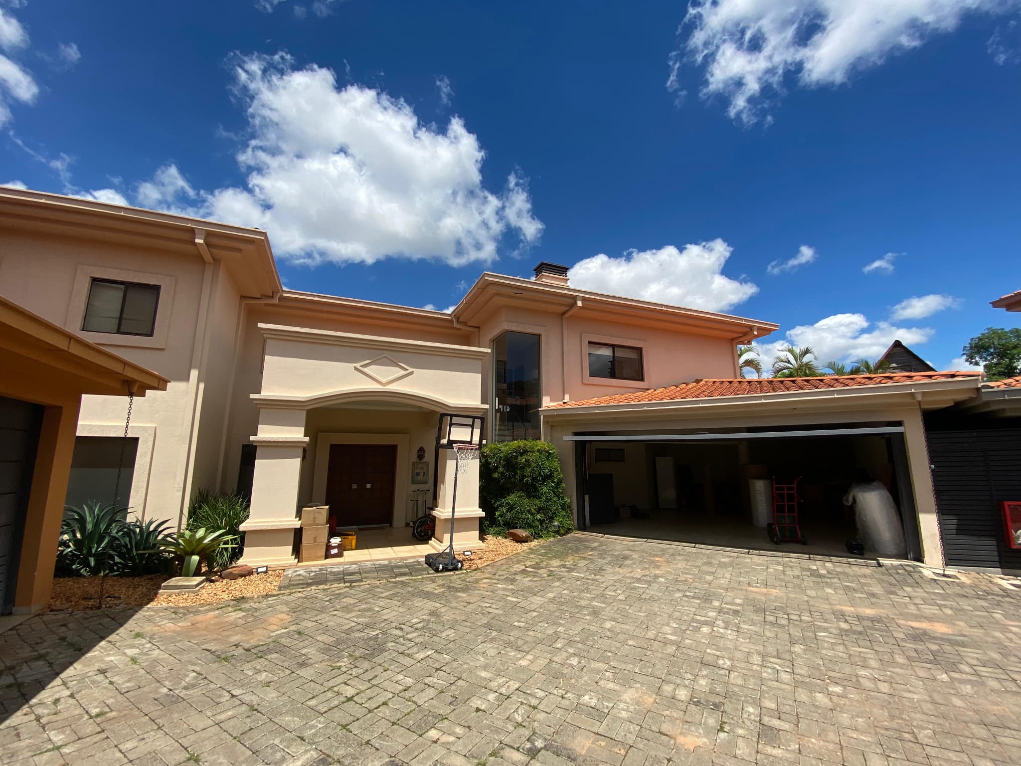 Alquiler Casa En Condominio Mburucuya