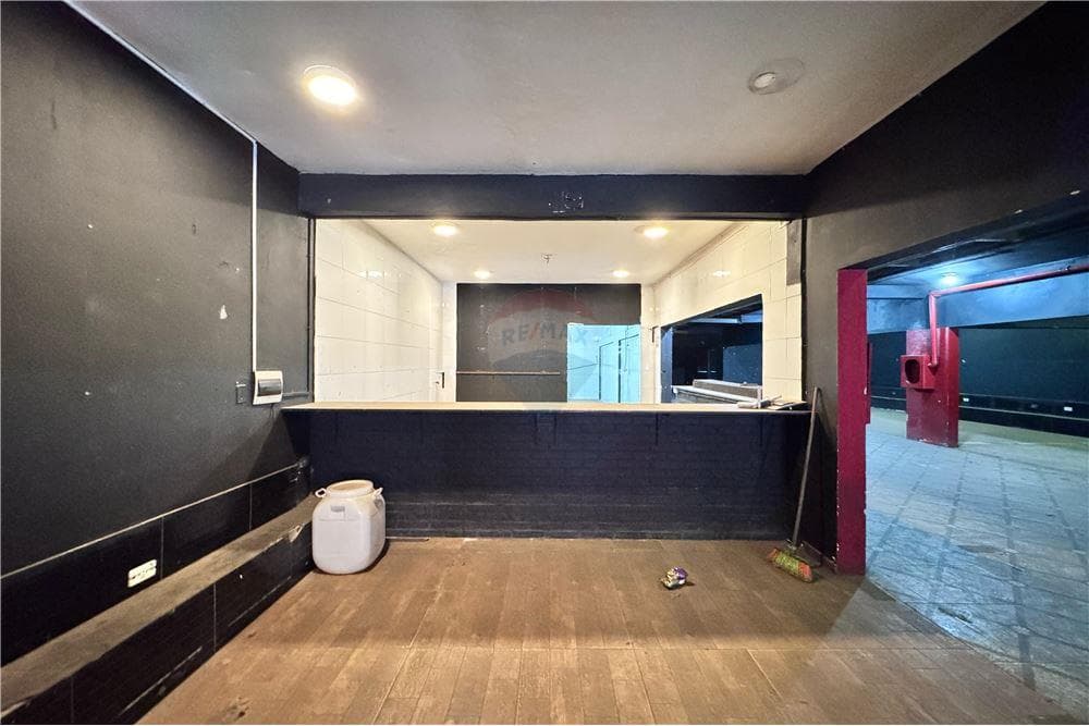 Amplio salón comercial de dos pisos, foto 3