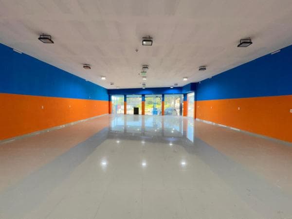 Salón comercial en barrio panambi vera, foto 3