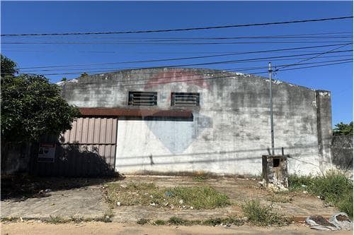 Tinglado y terreno atrás del Stock de Acceso Sur, foto 1