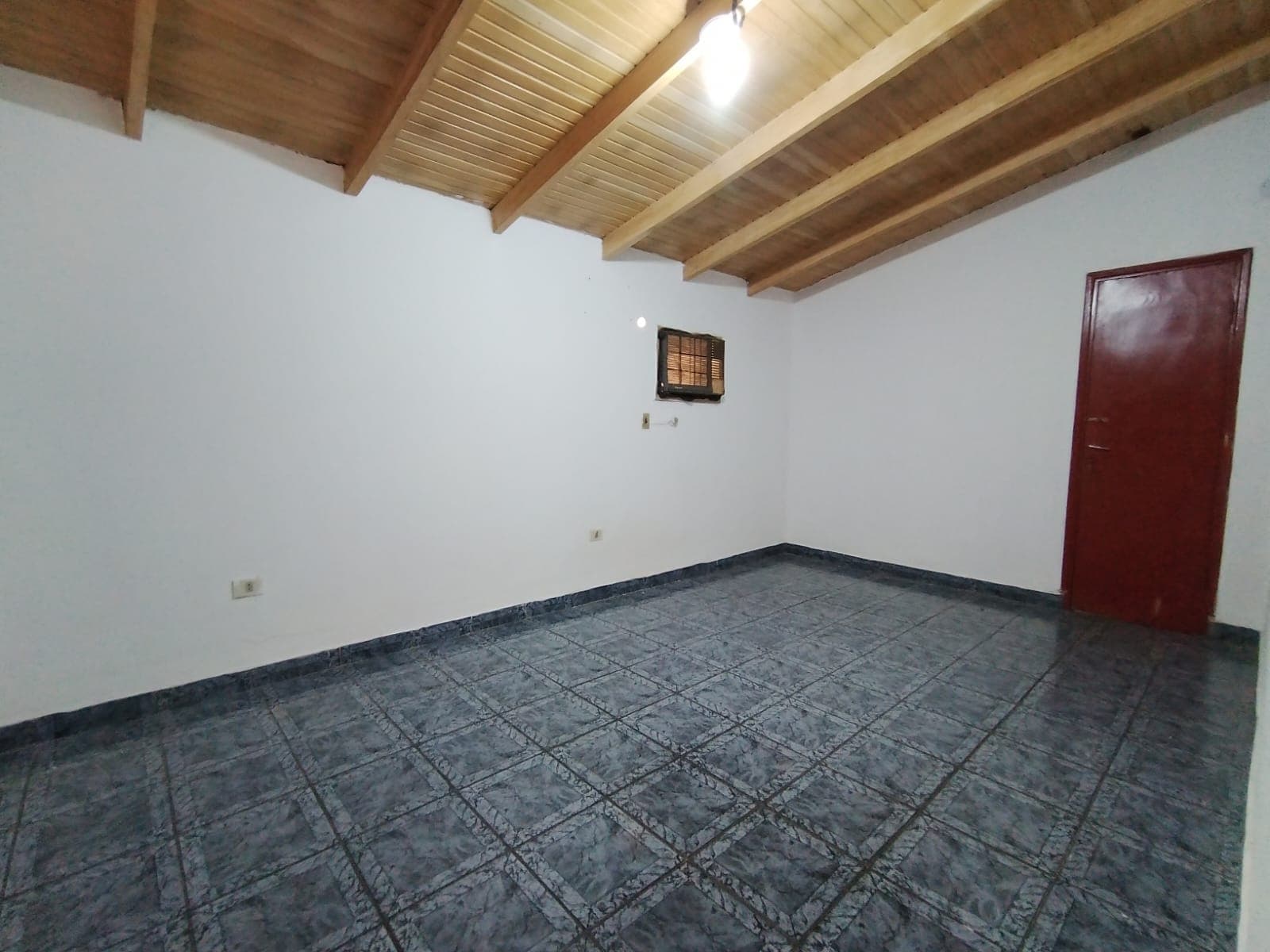 Casa amplia en puerto pabla, lambare, foto 2