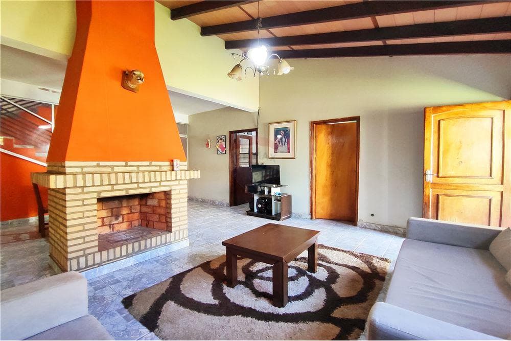Amplia casa con salón comercial y depósito — foto 5