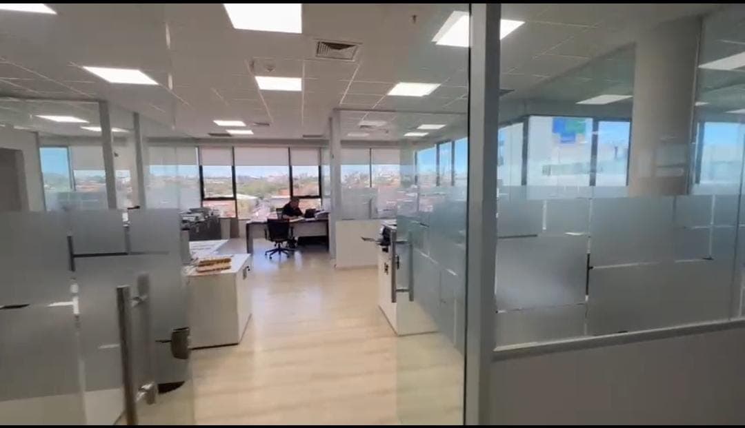 Oficina en edificio corporativo. Zona costanera/artigas en alquiler importante