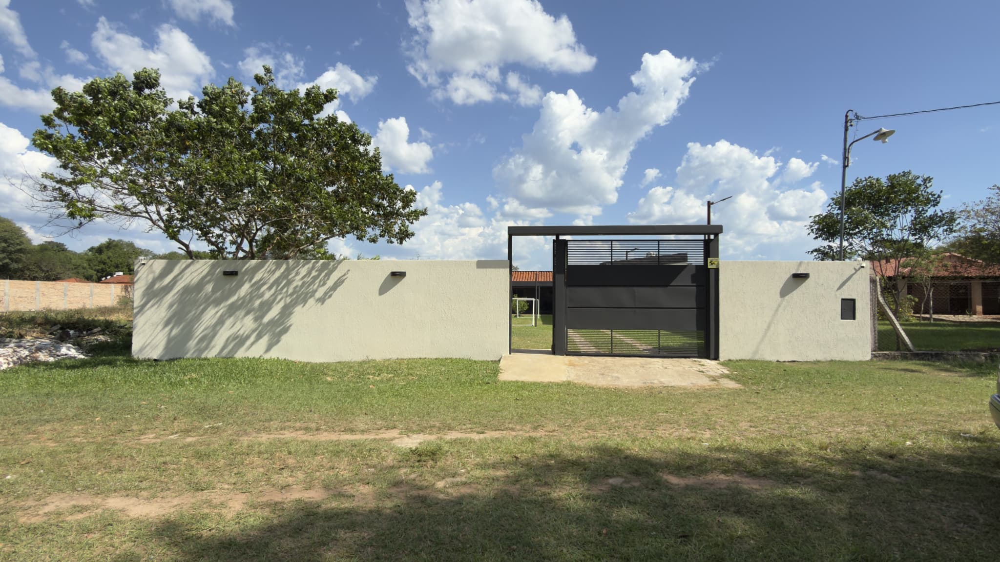 San Bernardino: Moderna Casa Con Piscina Y Quincho — foto 2