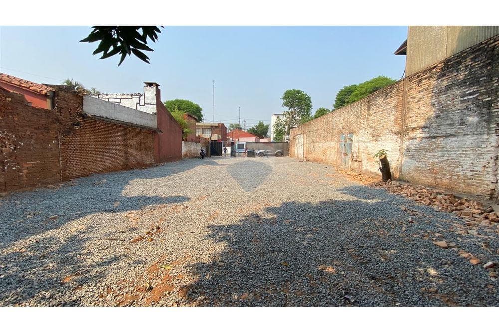 Terreno comercial de 813, foto 2