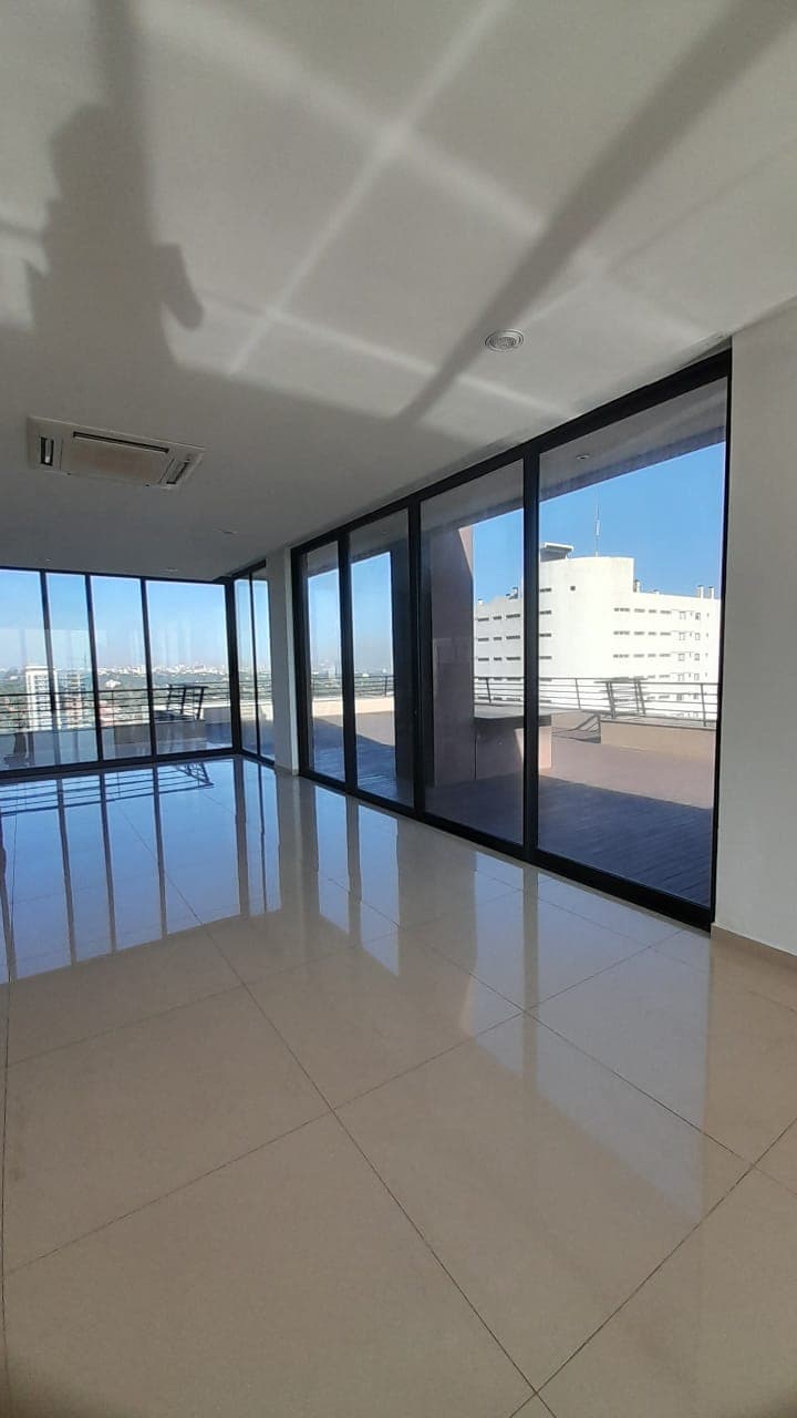 De Amplio Penthouse En Edificio Altos De Francia, foto 4
