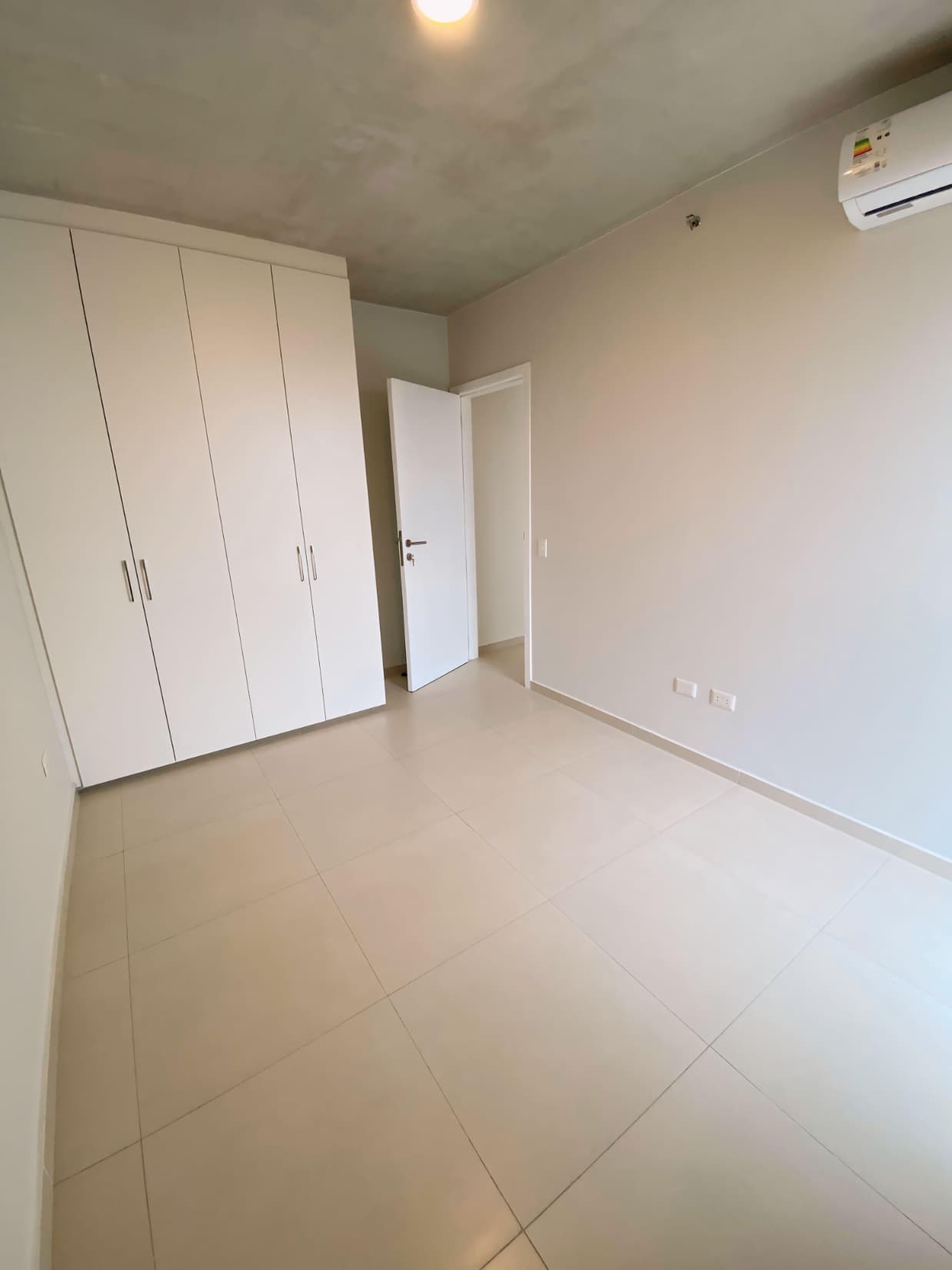 Alquilo departamento en ykua sati 3.200.000