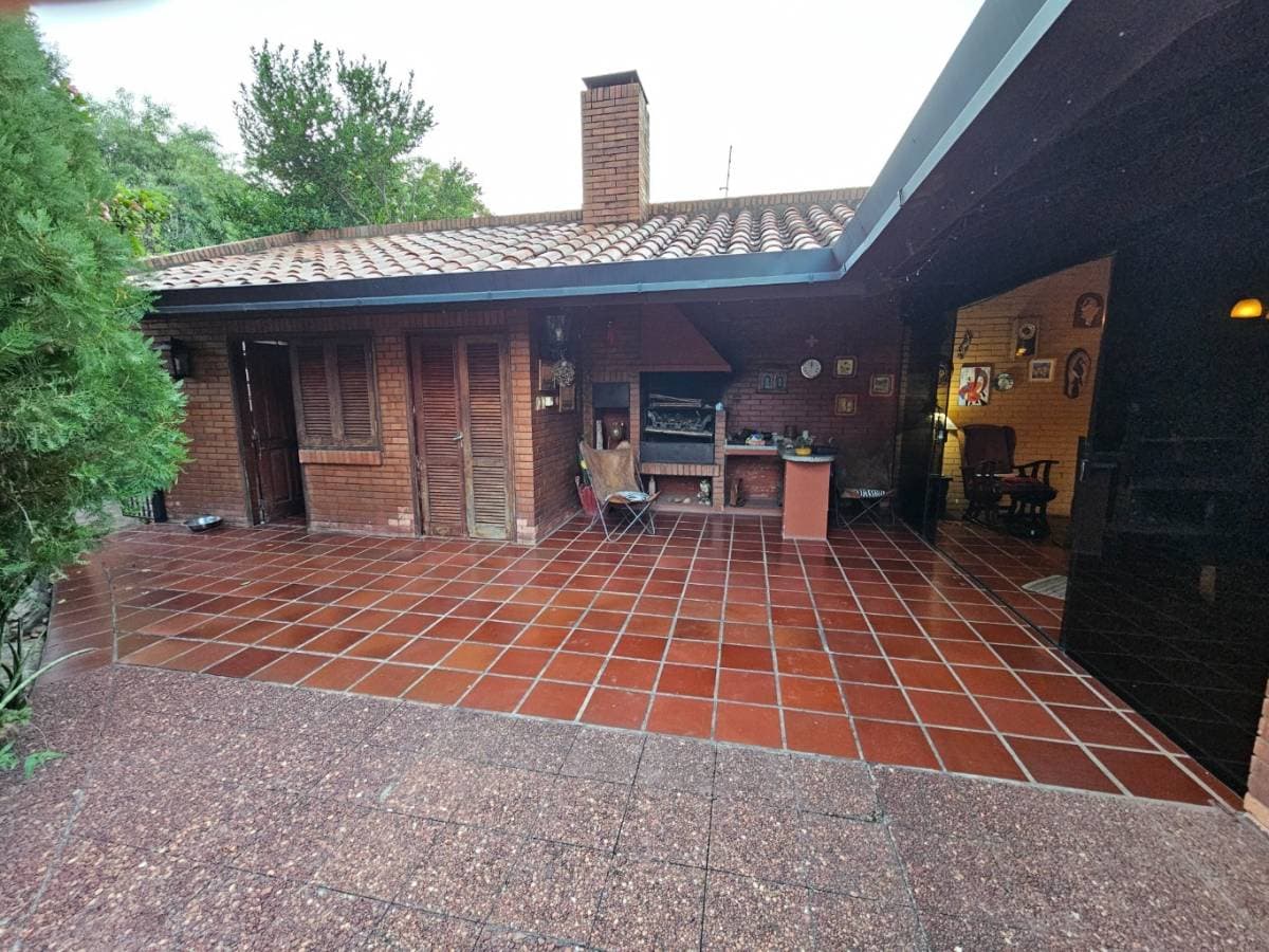 Amplia propiedad con piscina y quincho – Zona Molas López, foto 3