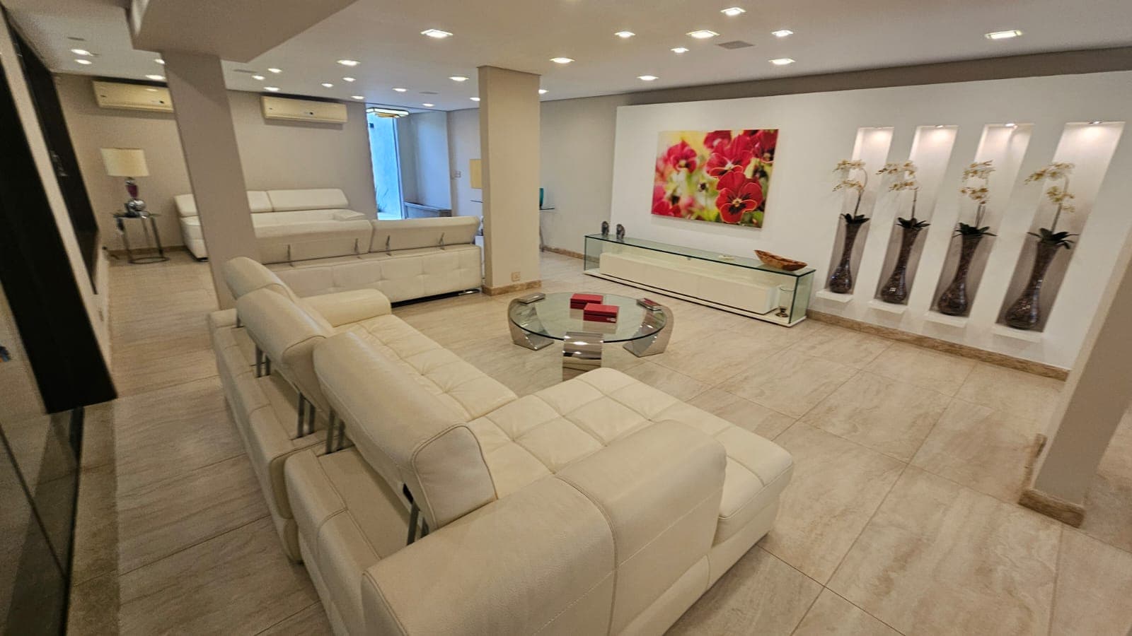 *alquiler – lujosa y amplia residencia en barrio Manorá*, foto 1