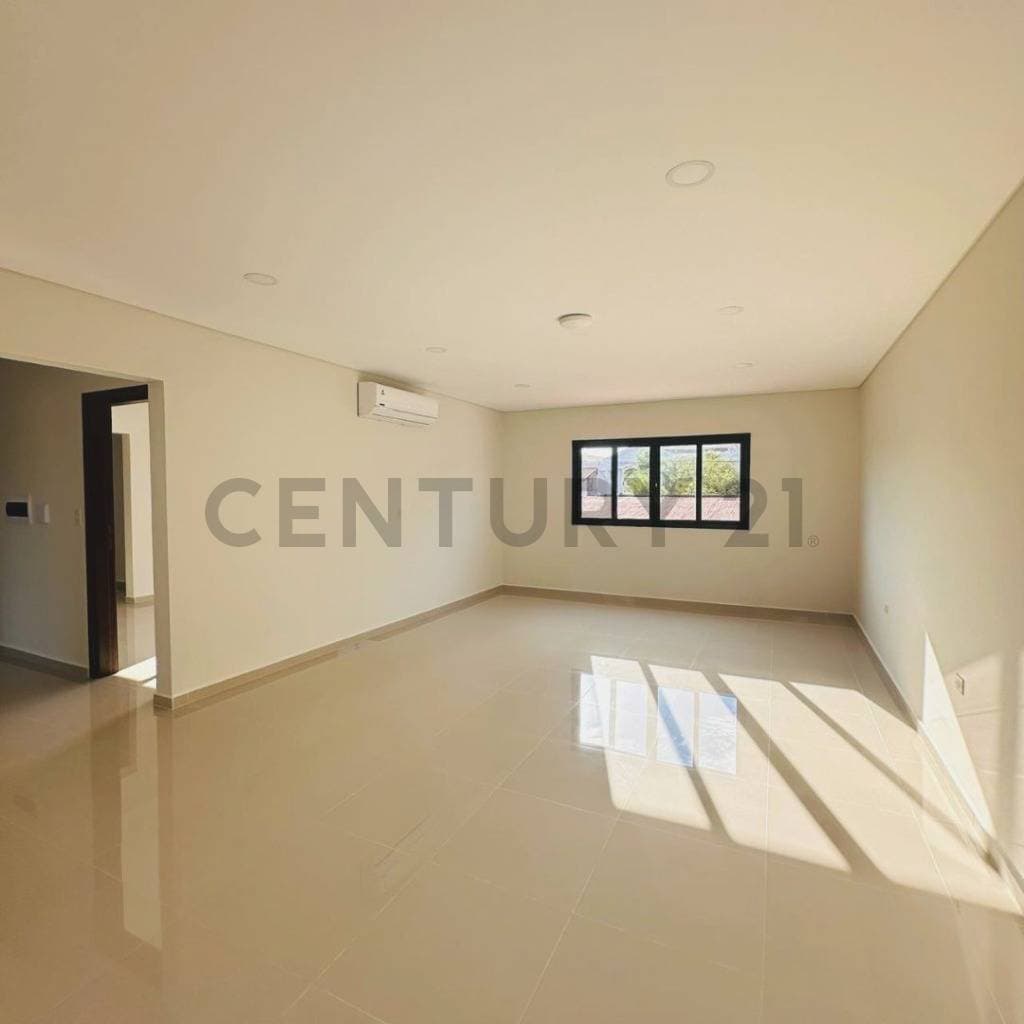EN VENTA – Residencia A Estrenar De 3 Niveles En Mburucuyá, foto 4