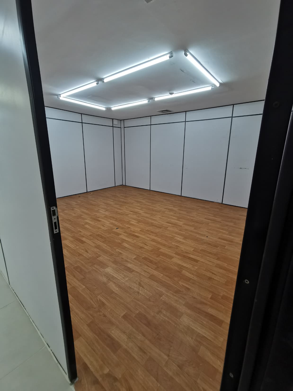Amplias Oficinas En Edificio En El Centro De Asunción — foto 5