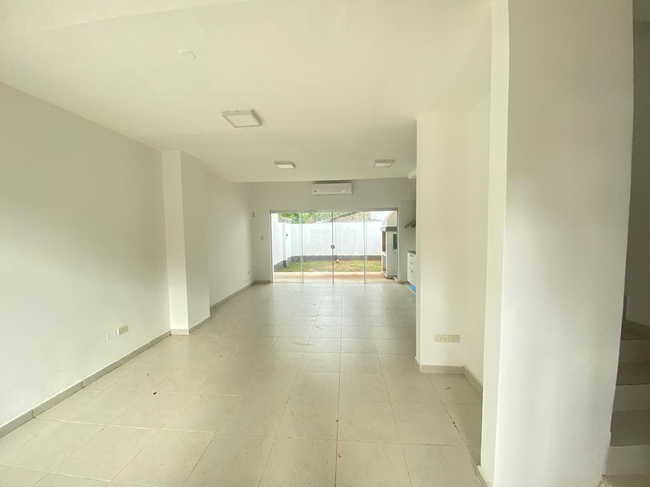Tríplex a estrenar en Laurelty, zona Laguna Grande y minutos de Mcal,López, foto 2