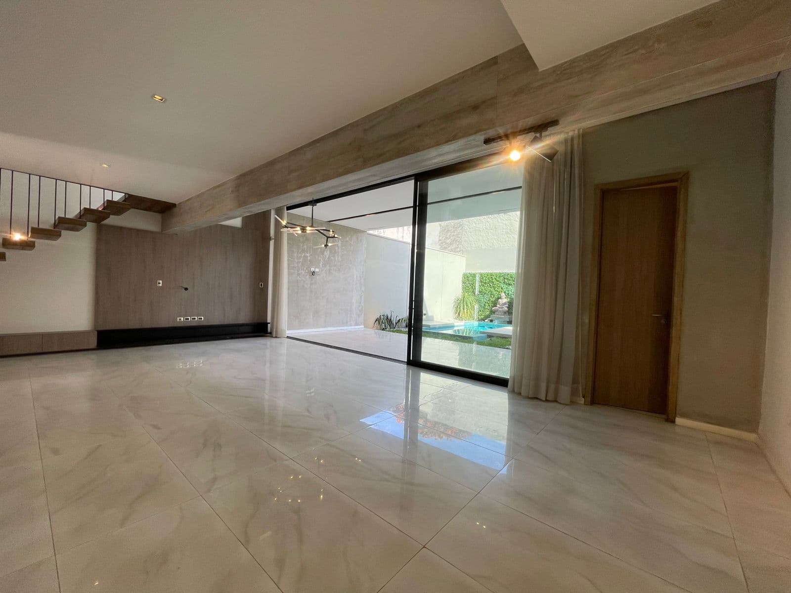 Barrio Mburucuya, En Venta, Duplex De 3 Dormitorios, foto 2