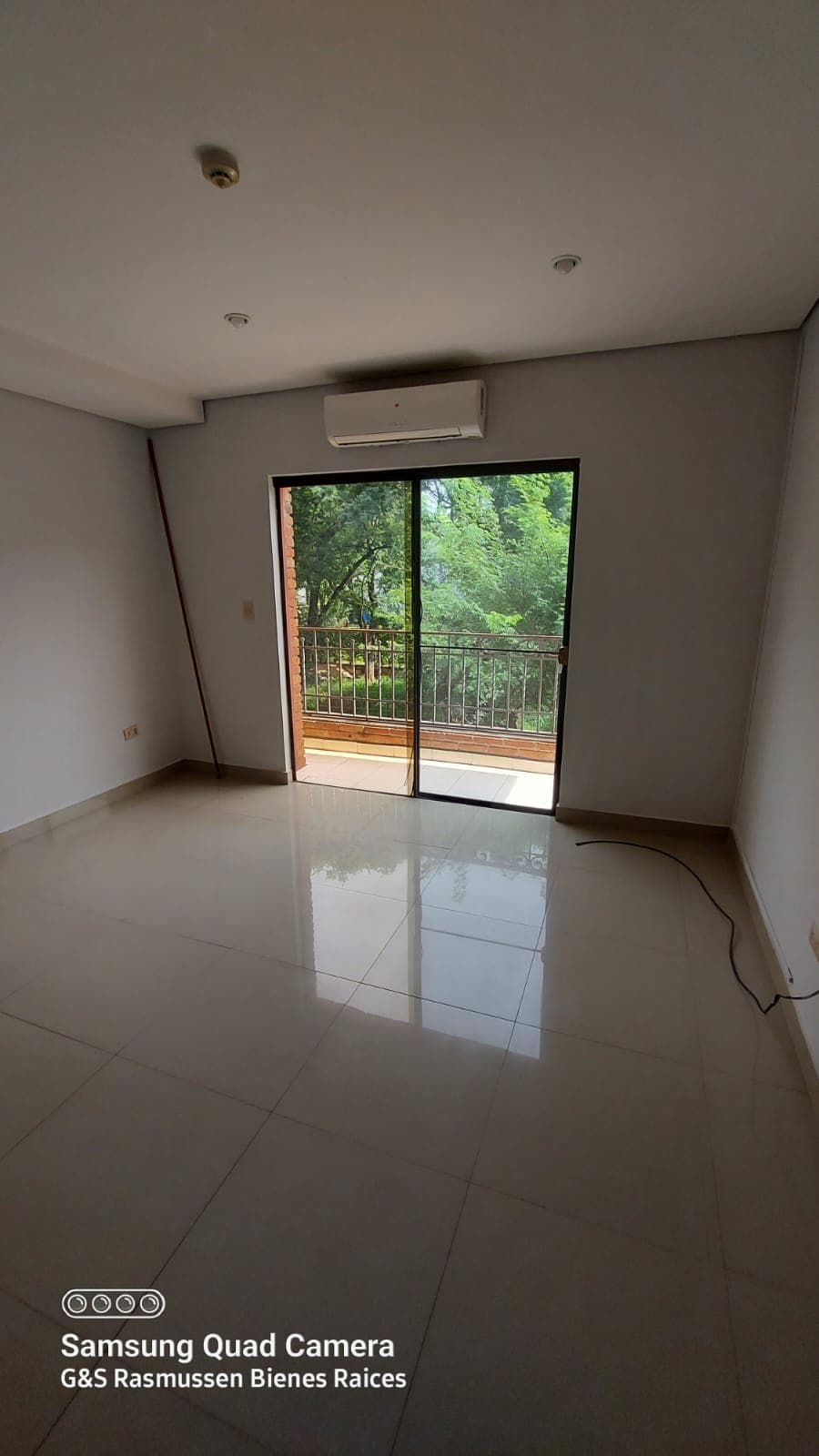 En venta - amplio dpto. De 3 dorm. En suite edif. La place, foto 2