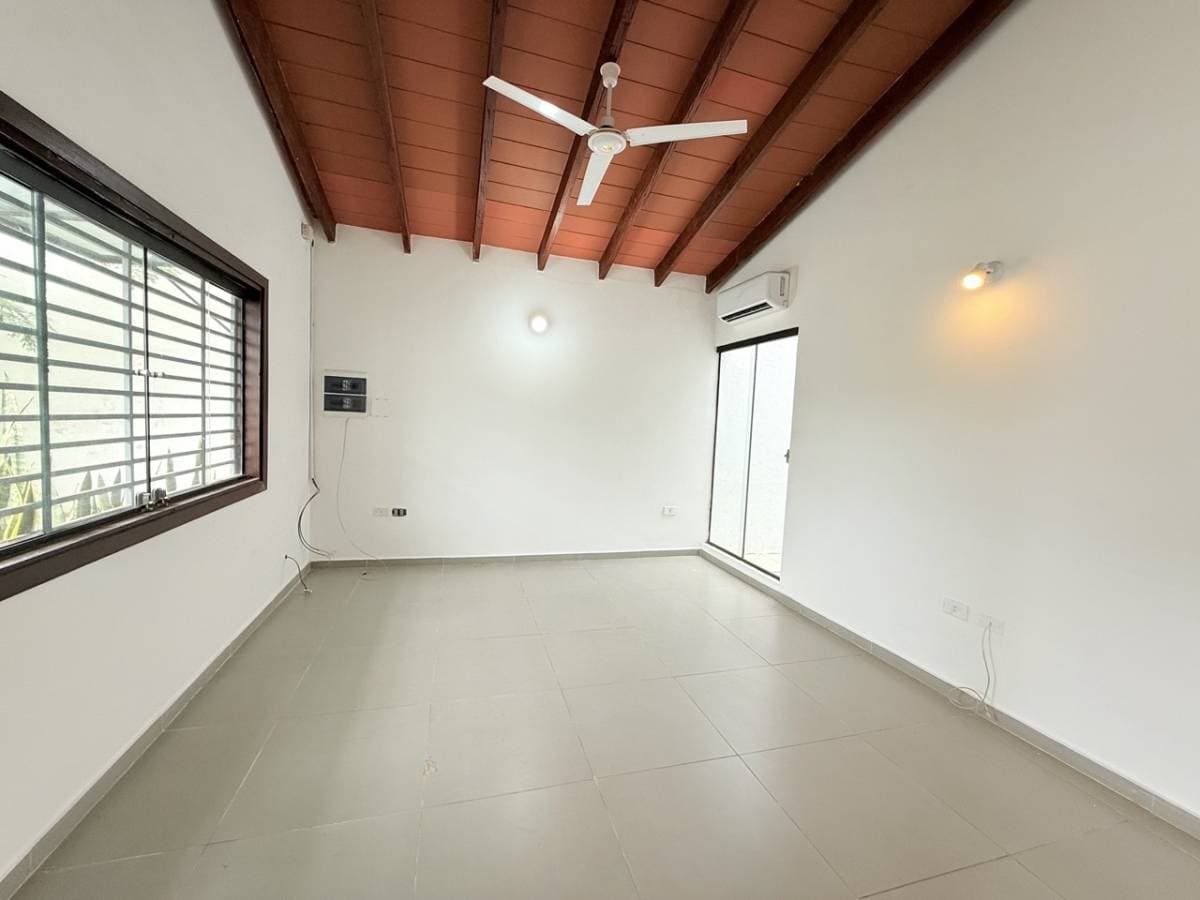 En venta casa en esquina a una cuadra de Américo Picco, foto 2