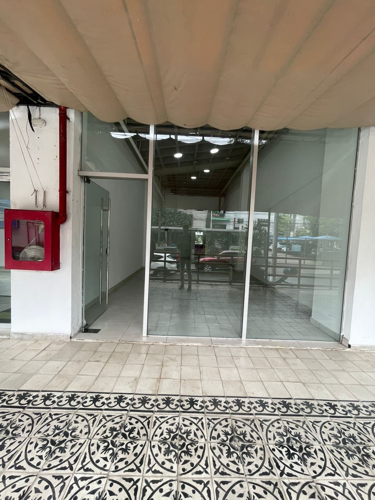 Villa Morra - en alquiler local comercial con inmejorable ubicación