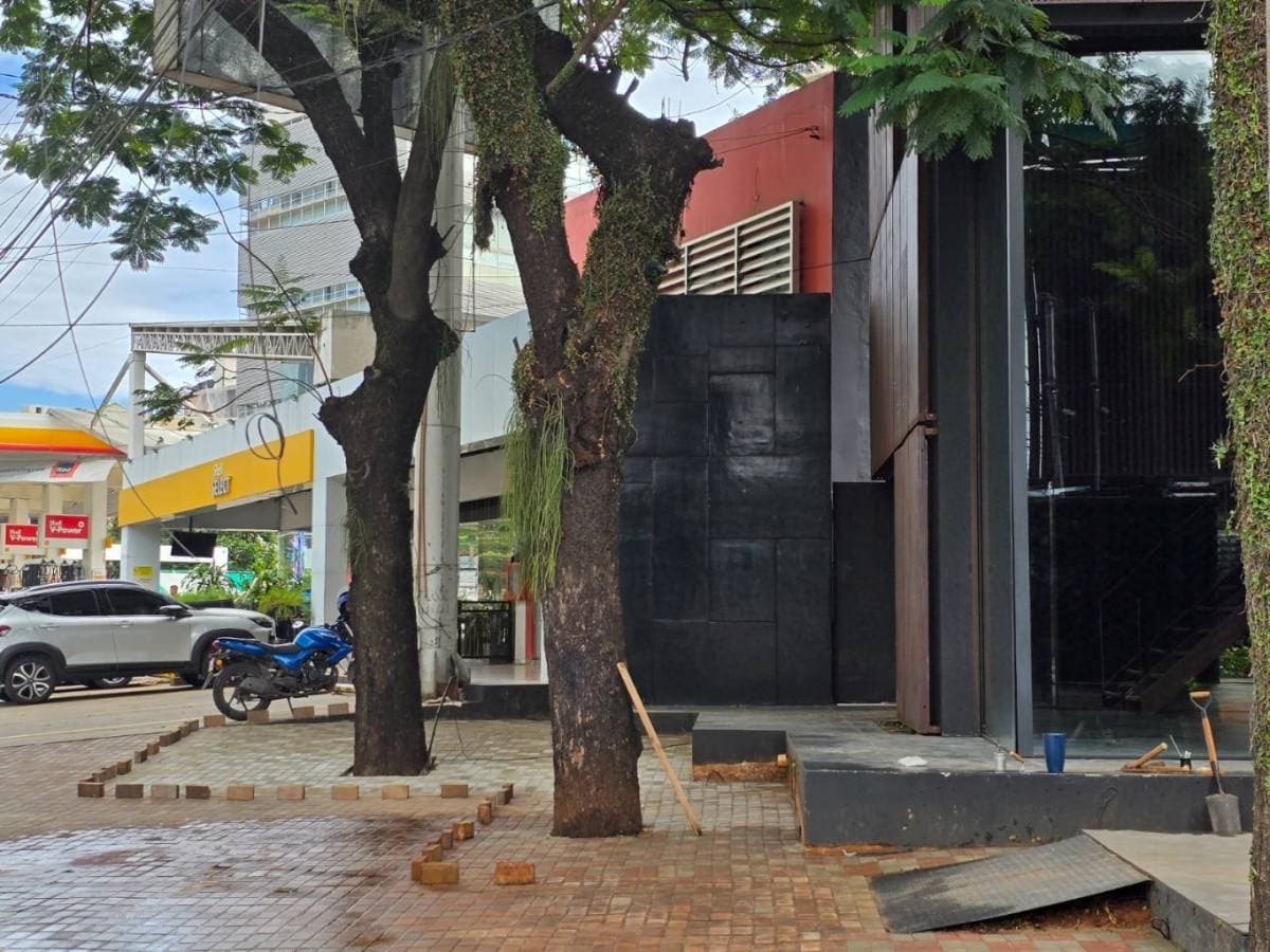 Propiedad Comercial sobre Av. Aviadores de calle a calle zona Shopping del Sol
