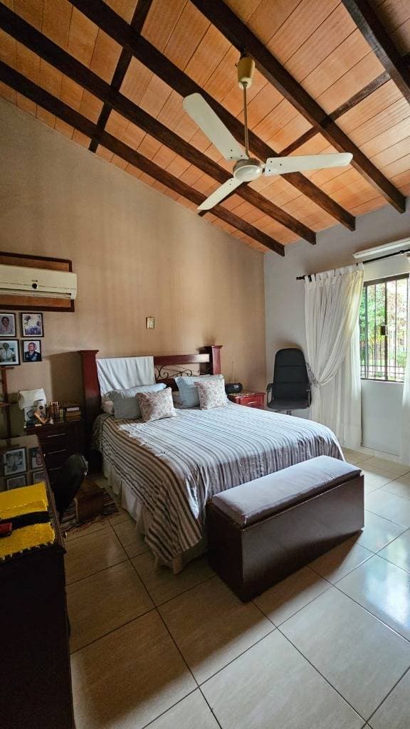 Casa en Luque, barrio primavera, foto 5