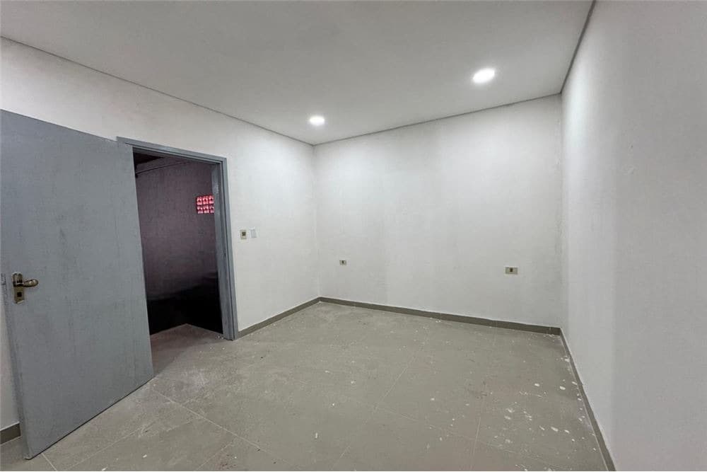 Importante Local Comercial de 400 m2 con Showroom y Depósito — foto 4