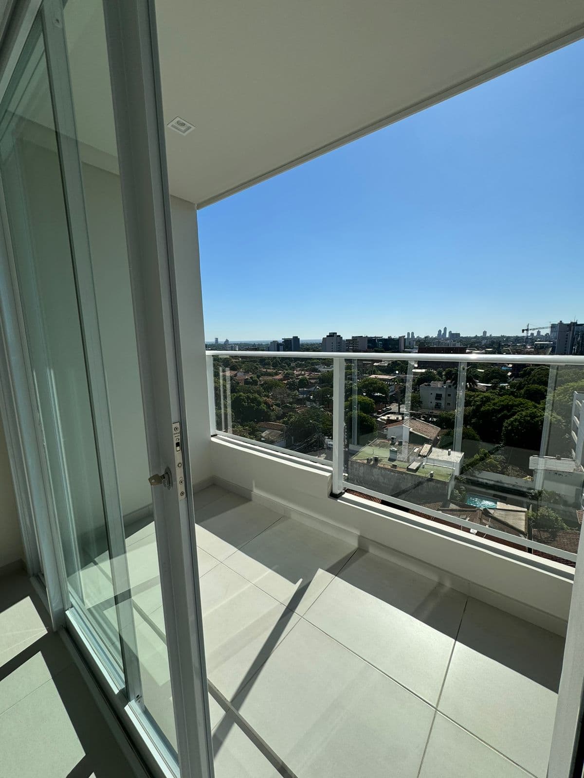 En venta departamento a estrenar 2 habitaciones, zona Villa Morra, foto 5