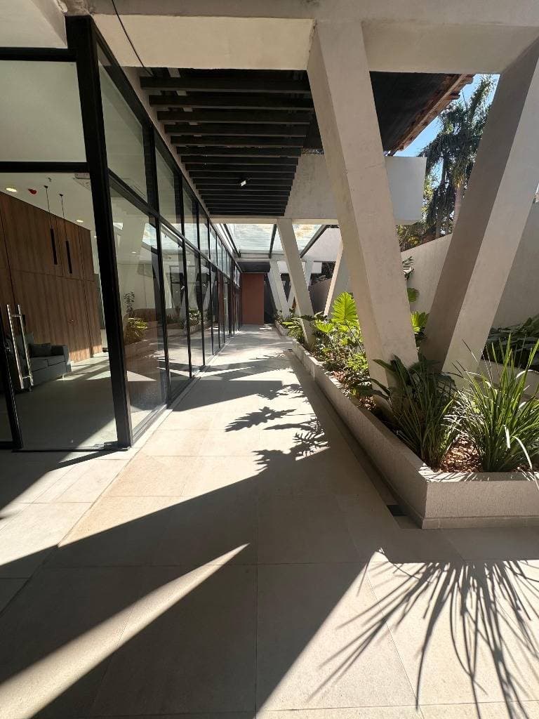 Departamento 1 dormitorio con cochera en edificio españa Las Mercedes, foto 1