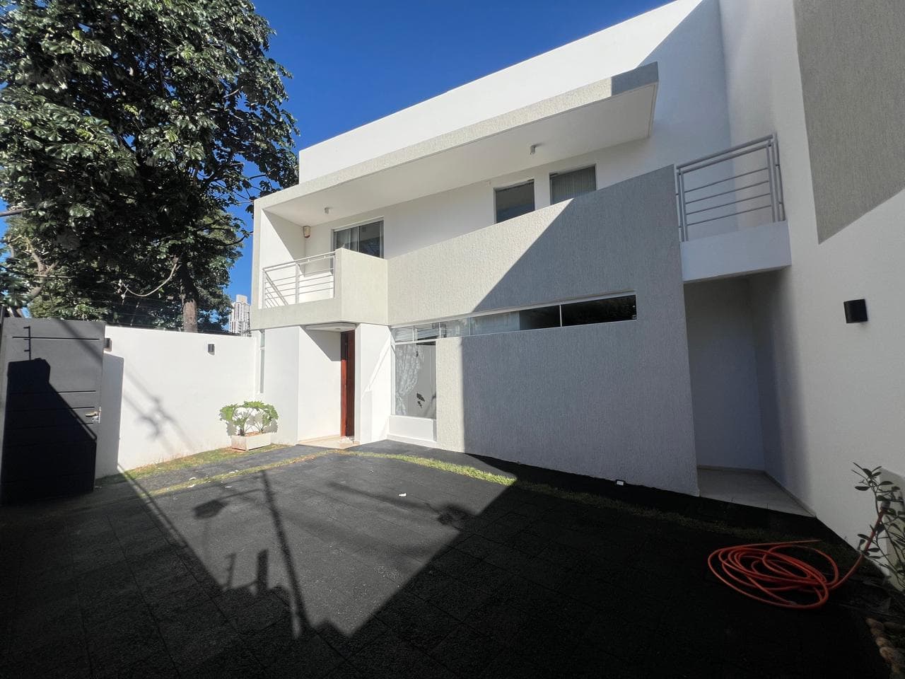 En alquiler dúplex moderno de 3 dormitorios con piscina y quincho en ycua satí, foto 2