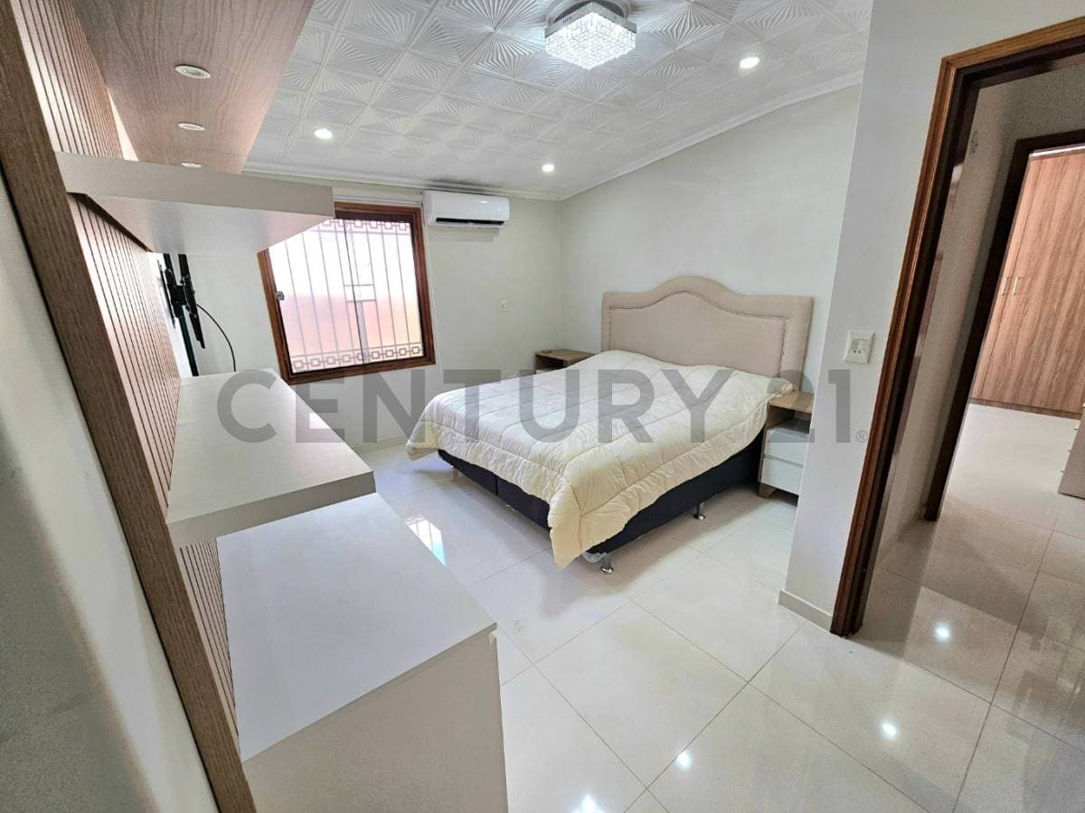 En venta casa de 3 habitaciones en el barrio ycua sati, foto 4