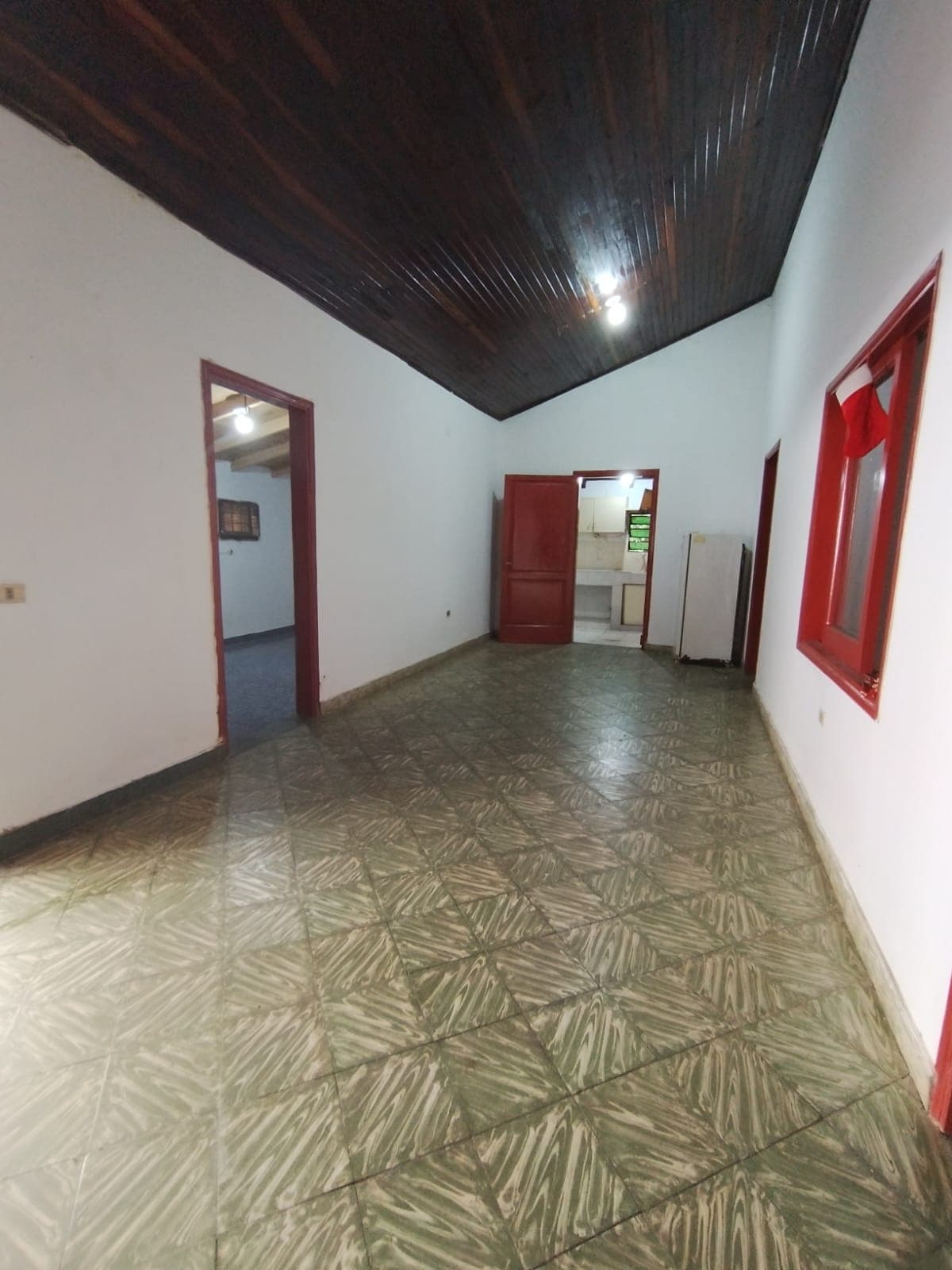 Casa amplia en puerto pabla, lambare, foto 5