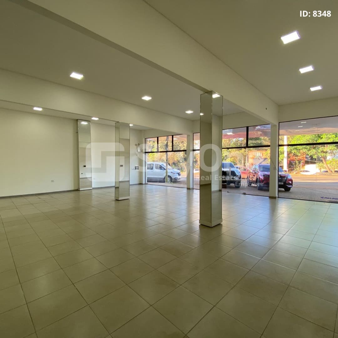 Hermoso salón comercial con deposito — foto 2