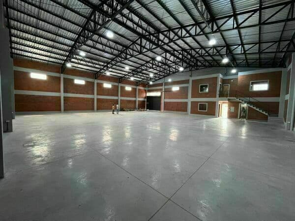 Alquilo Tinglado a estrenar!! con Oficina en MRA