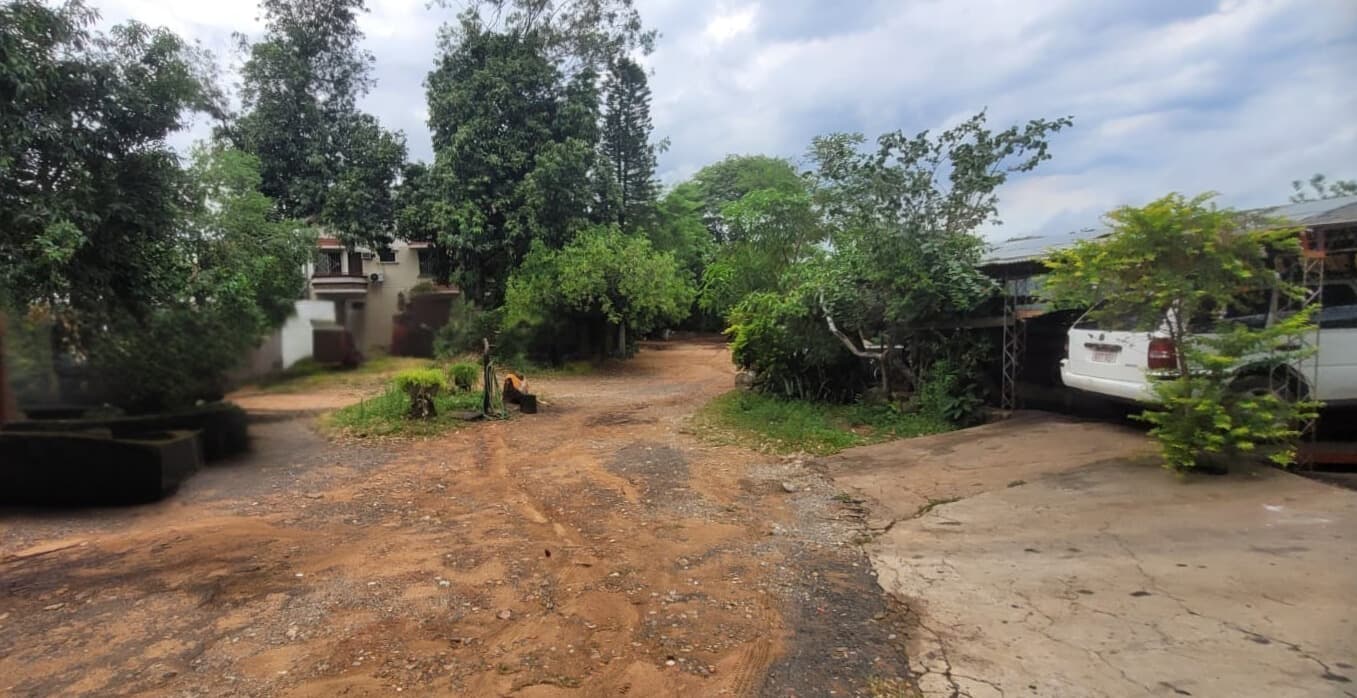 En venta, residencia en amplio terreno sobre la av. José félix bogado, foto 5