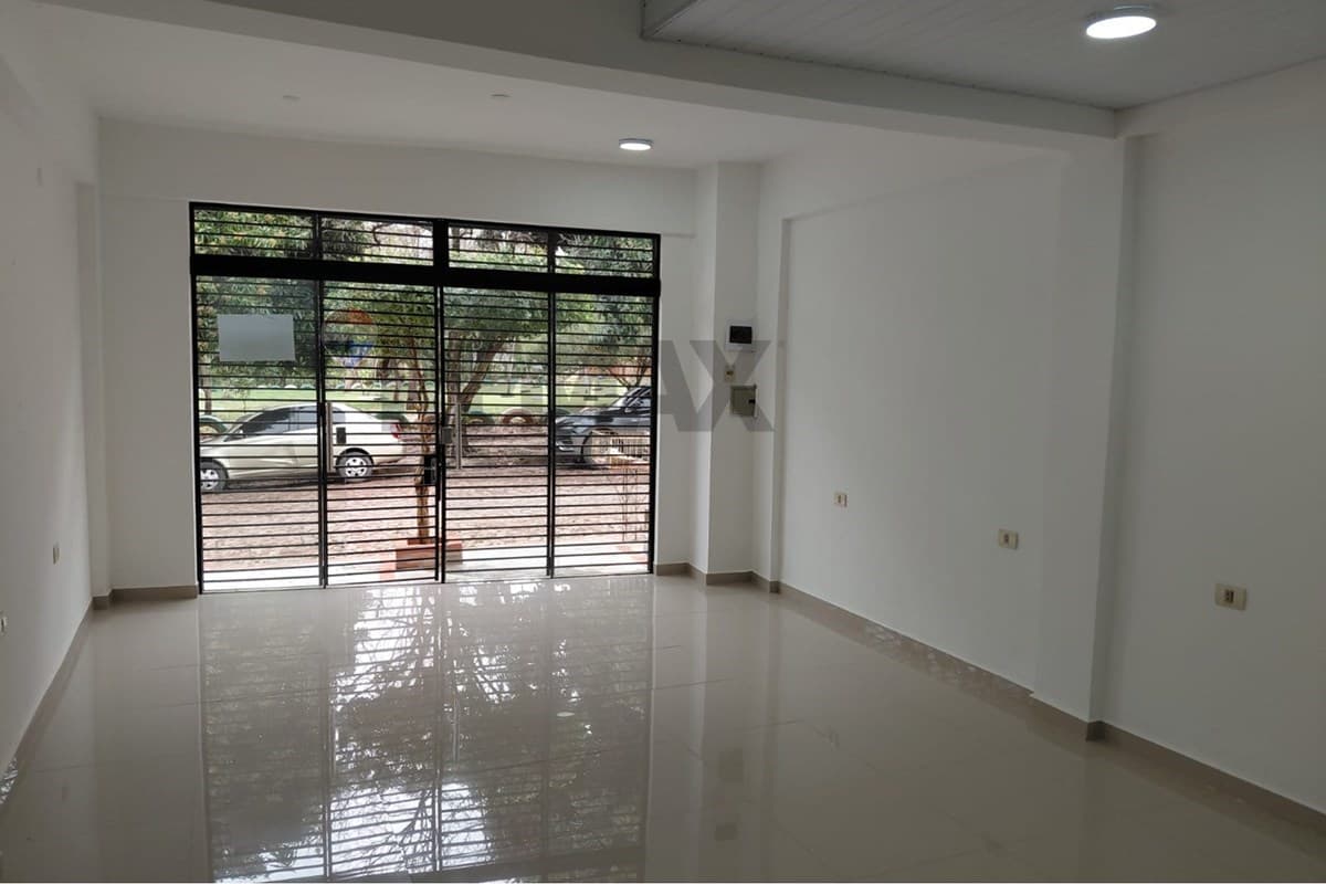 De salón comercial en Villa Elisa, foto 2