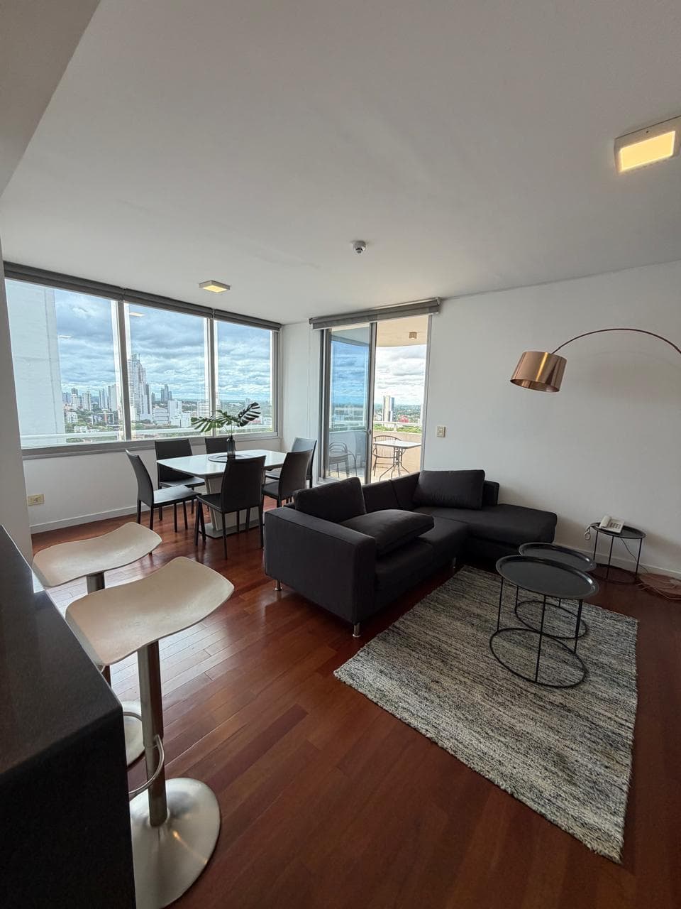 Dpto amoblado edificio sky tower av sta teresa — foto 1