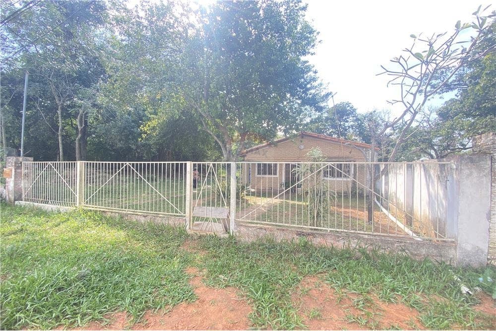 Terreno con chalet en venta – Luque