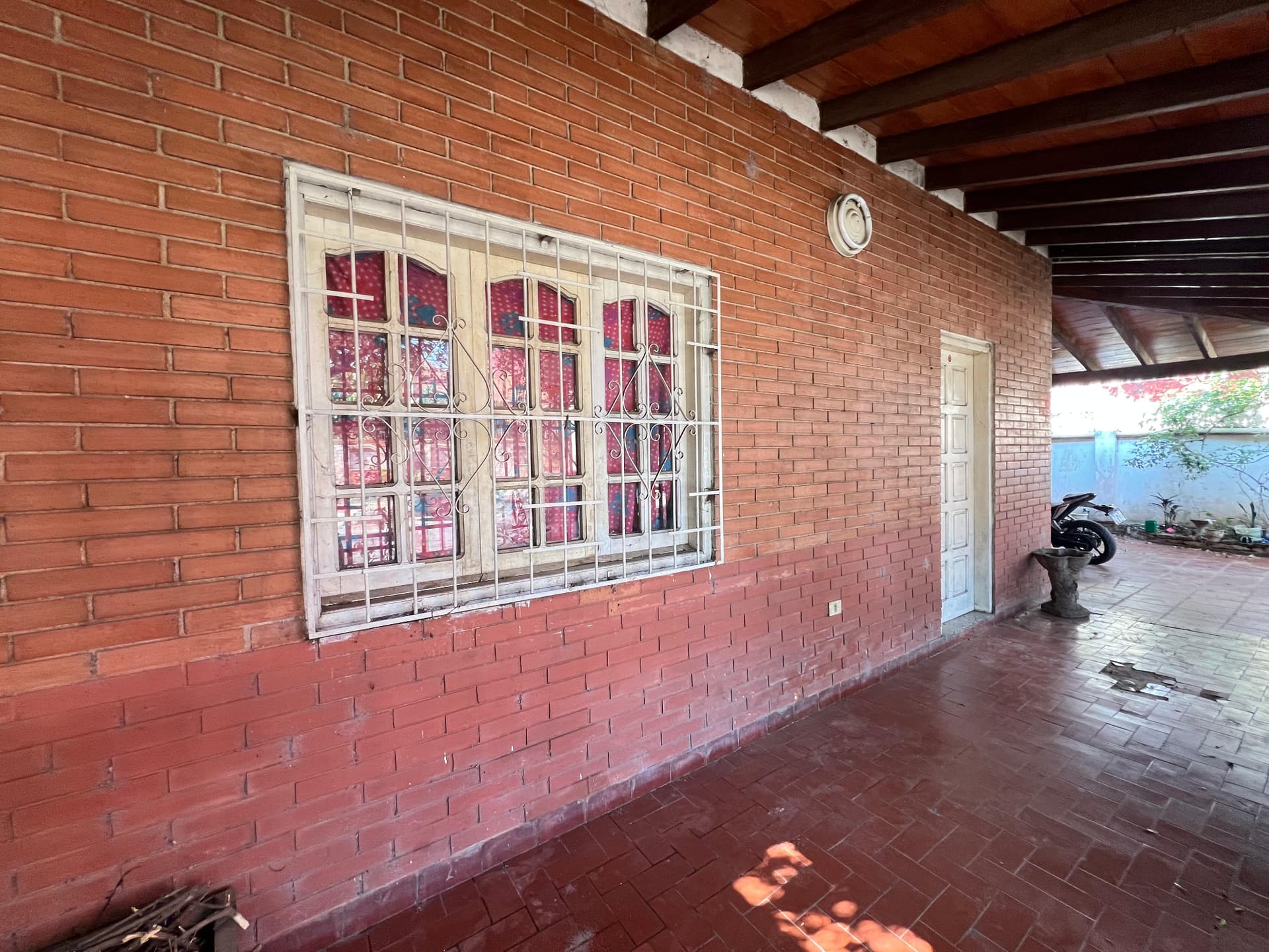 Terreno con casa a refaccionar o demoler en Herrera, foto 3