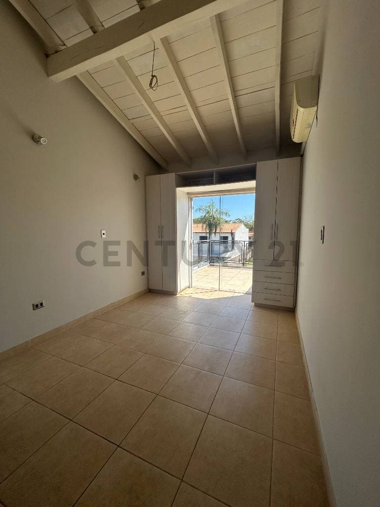 Amplio duplex en Lambaré, foto 3