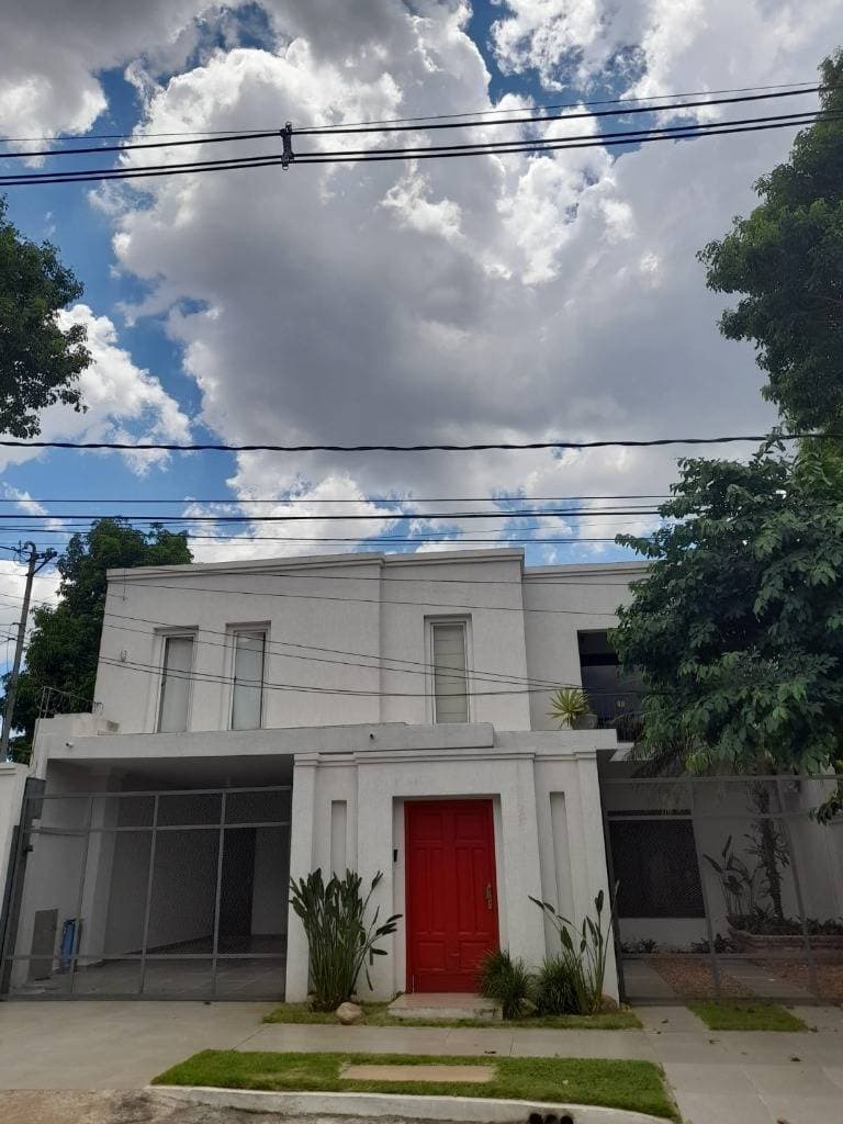 De residencia premium en barrio mburucuyá, foto 2