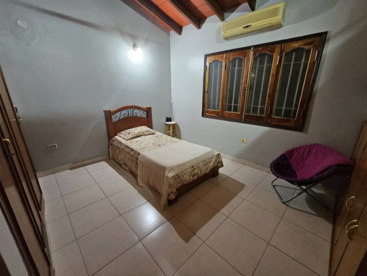 Magnifica casa de dos pisos en venta - San Lorenzo — foto 2