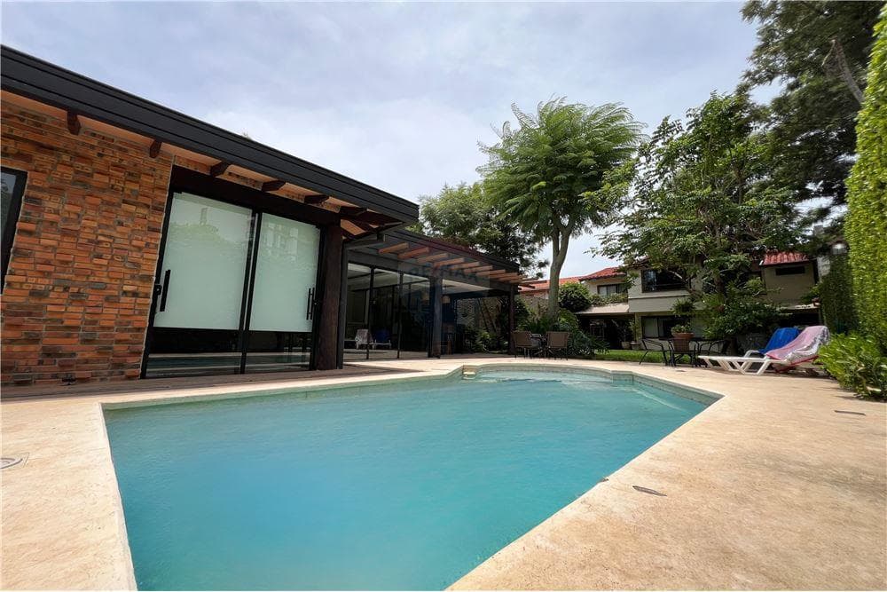 Impresionante residencia en Manora