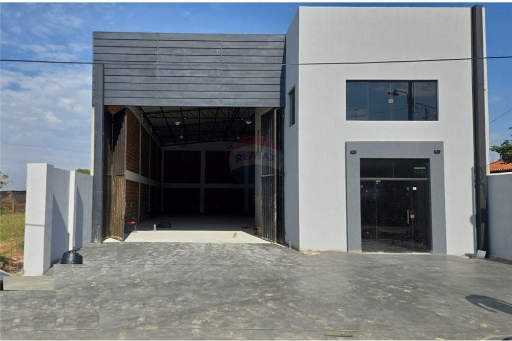 Alquilo depóstio con oficina y showroom en San Lorenzo