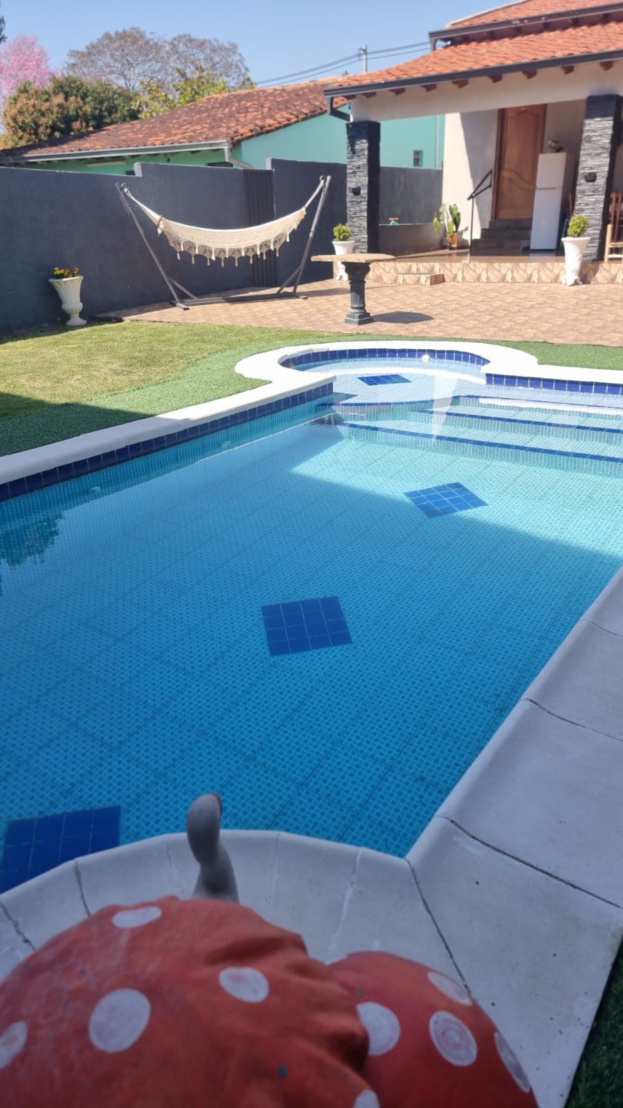 Vendo Coqueto Chalet En Aregua a 5´ del centro