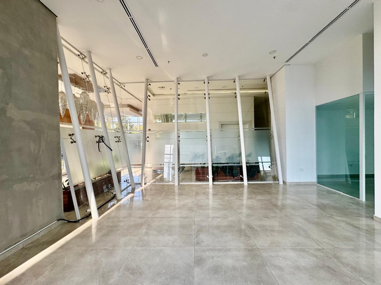 Alquilo oficina corporativa en edificio ancora