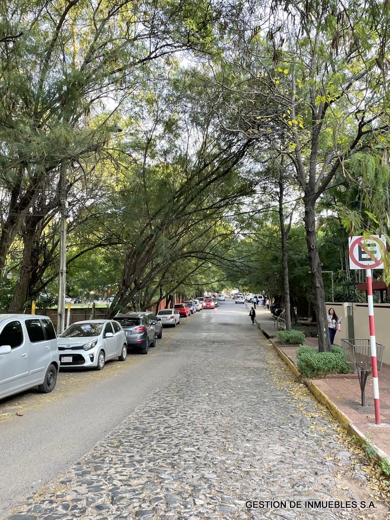 Villa Morra a 1 cuadra de la avenida - ideal para edificio v10-26-6
