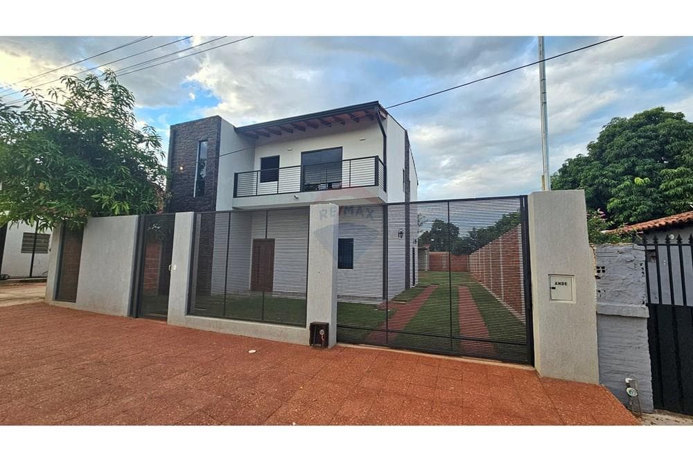 Vendo Casa en Capiata Zona Nuevo Poder Judicial