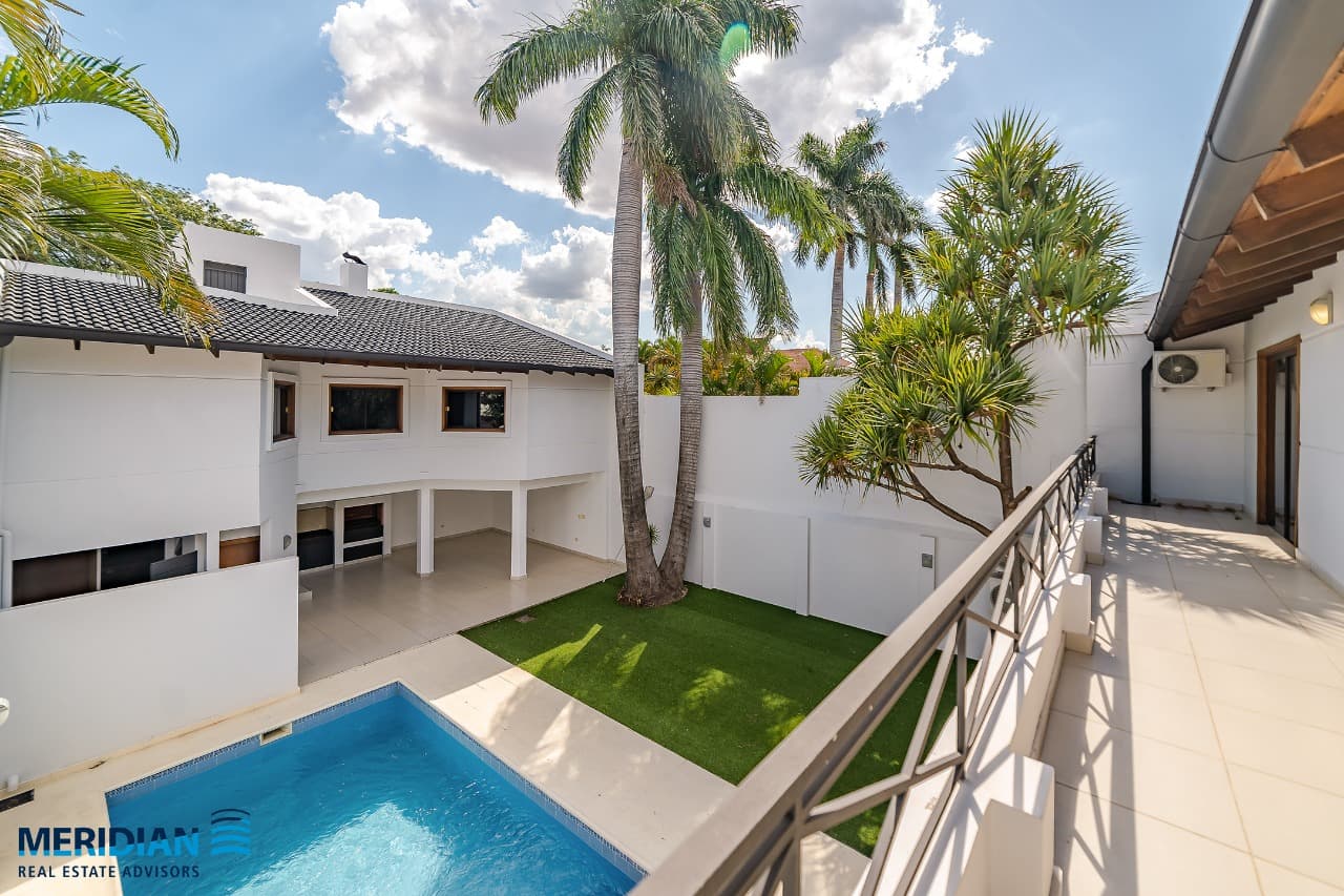 Hermosa casa de 4 dormitorios en ykua sati — foto principal