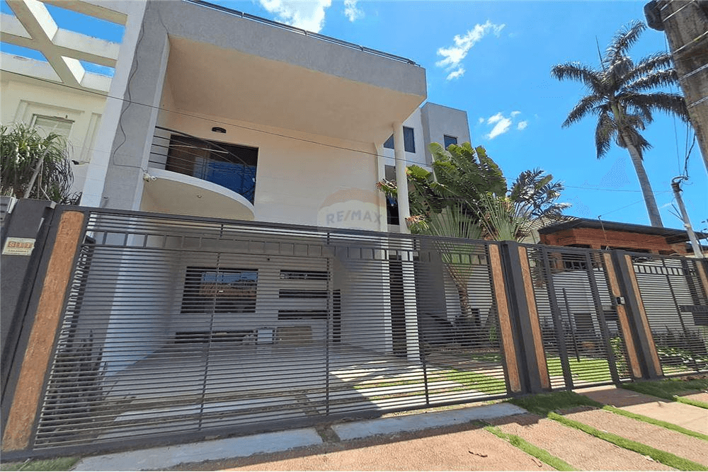 Alquilo hermosa residencia en Mburucuyá